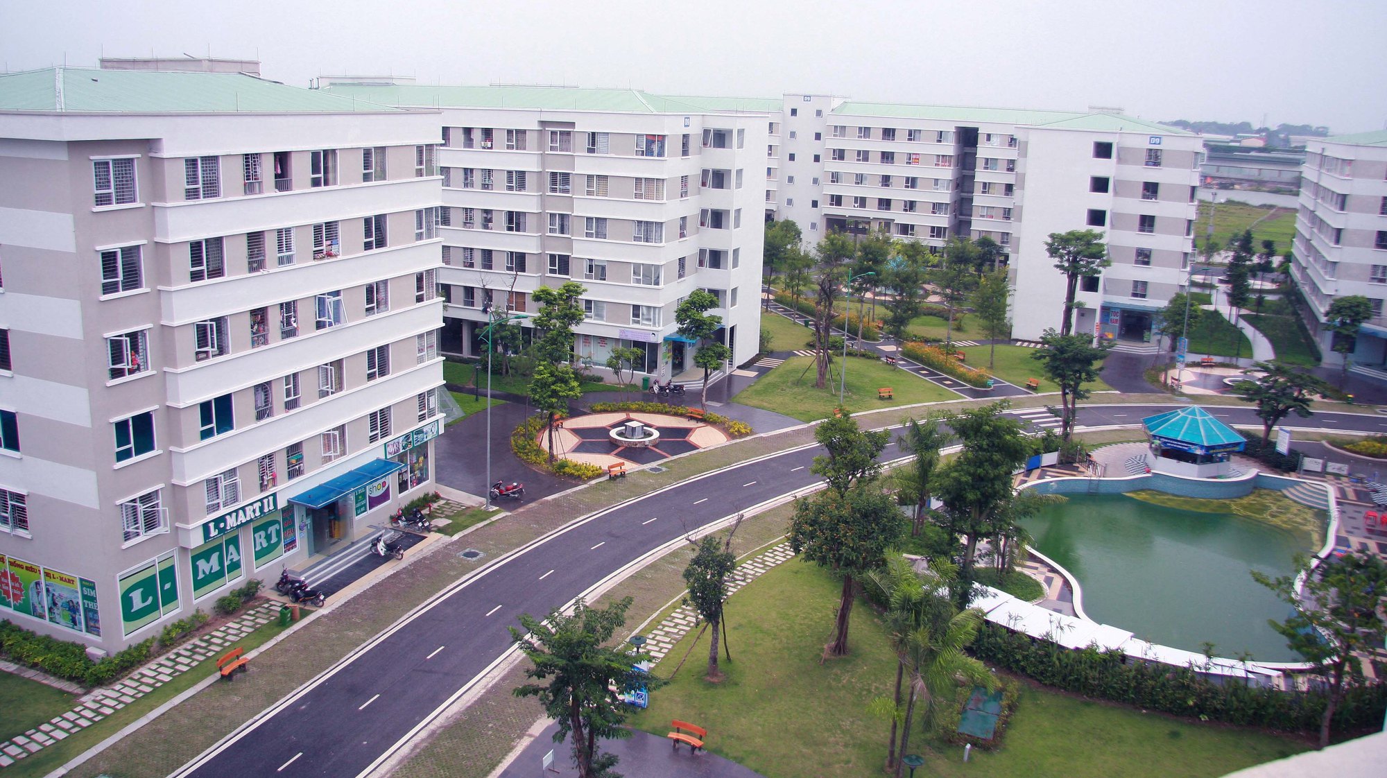Giá Trần Nhà Ở Xã Hội: Nên Hay Không?