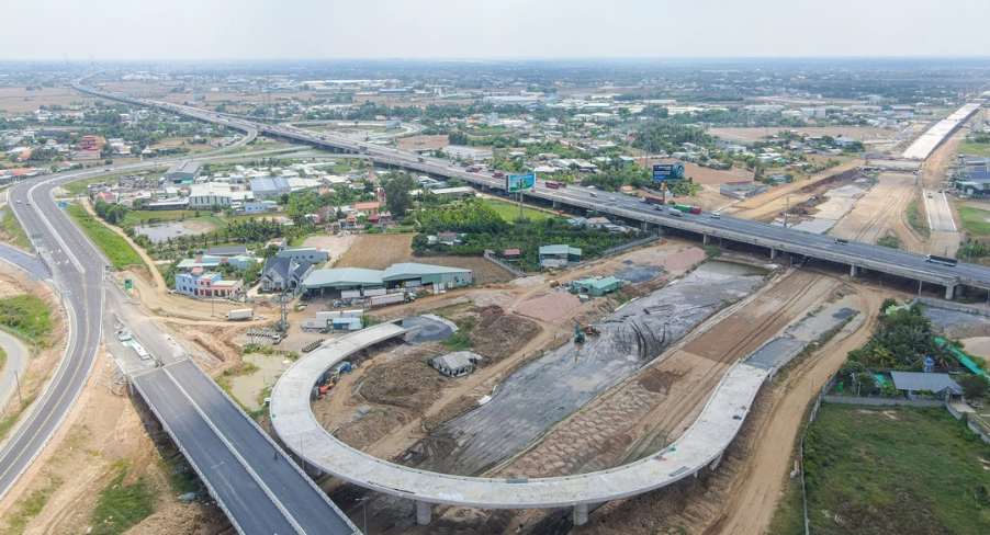 Khu Tây TP.HCM: 'Cất cánh' nhờ hạ tầng, nhà đầu tư nên 'rót vốn' vào đâu?