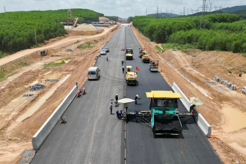 Cao tốc Bắc - Nam: 'Bài toán' hài hòa lợi ích giữa phát triển và ổn định đời sống dân sinh?