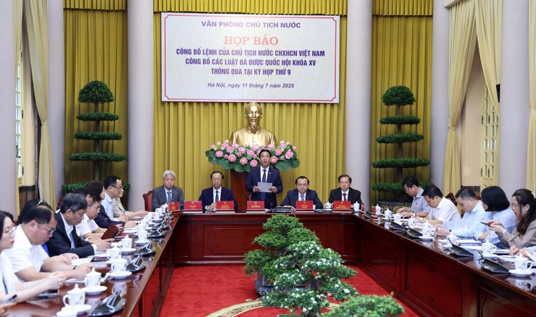9 Luật Mới: 'Cú Hích' Thay Đổi Game Bất Động Sản 2026?