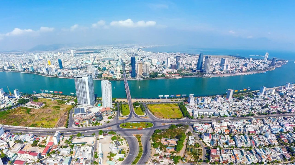 Đà Nẵng Trỗi Dậy: Bất Động Sản Nghỉ Dưỡng Ven Biển 'Thoát Đáy' và Tăng Tốc