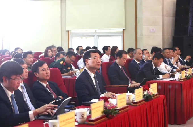 Sóng 5G Phủ Đến Vùng Ven: Tiền "Tấn" Đổ Vào Đâu?
