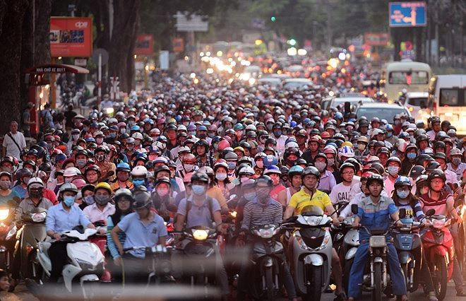 Hà Nội Cấm Xe Máy Xăng: 'Điểm Tựa' Cho Bất Động Sản Trạm Sạc?