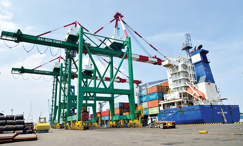 Cán cân thương mại nửa đầu năm 2025: Xuất siêu tăng, nhà đầu tư BĐS hưởng lợi?